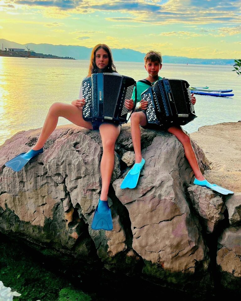 Instagram post from akordeonysro. This post is in position 4.