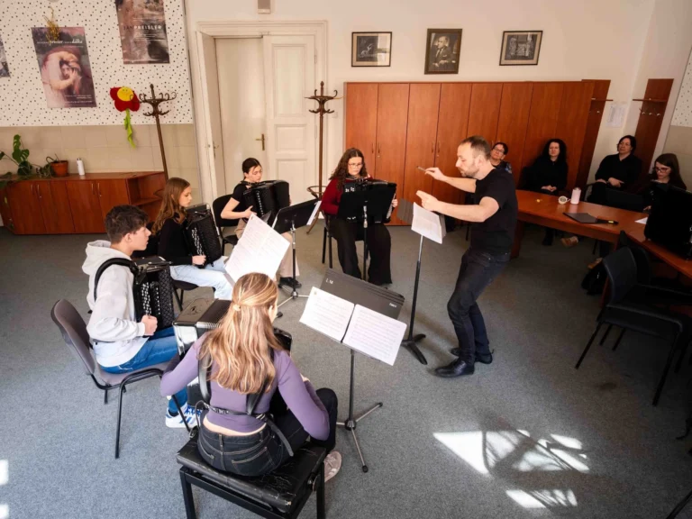 Instagram post from akordeonysro. This post is in position 1.